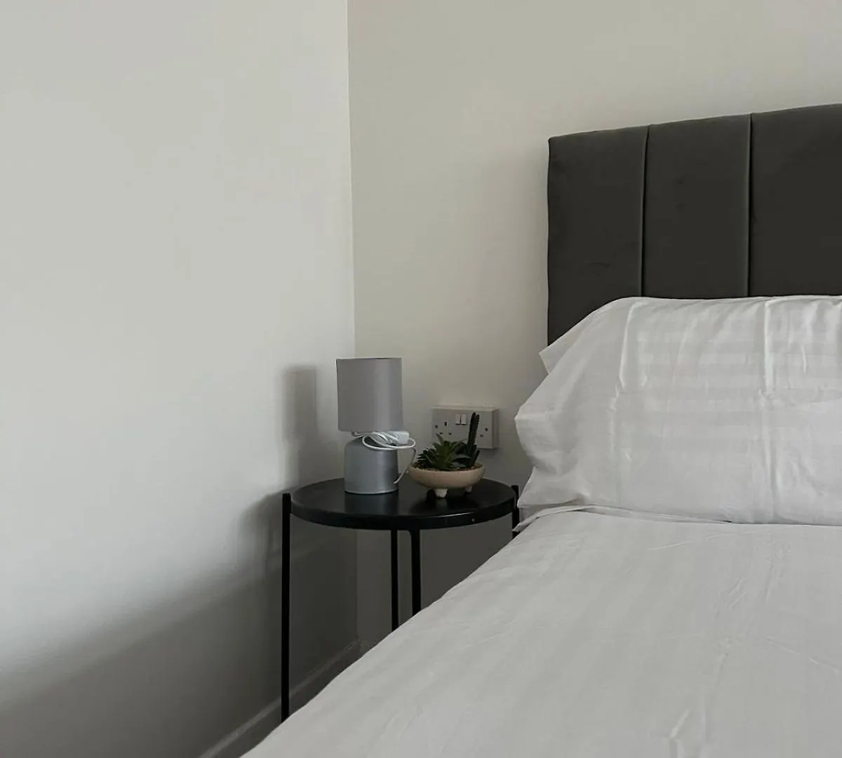 Stunning 3Bedroom Flat In Bethnal Green- 3Mins Away From Underground Station London 0*,
